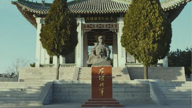 左权留苏期间成绩优异，但因不向王明靠拢被其衔恨，被打成托派