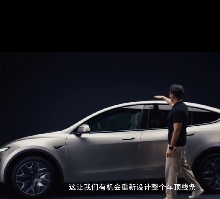 马斯克这次宣布的新车，妥妥是踩着家庭用户的需求点在发力。但他偏偏不说造MPV，非