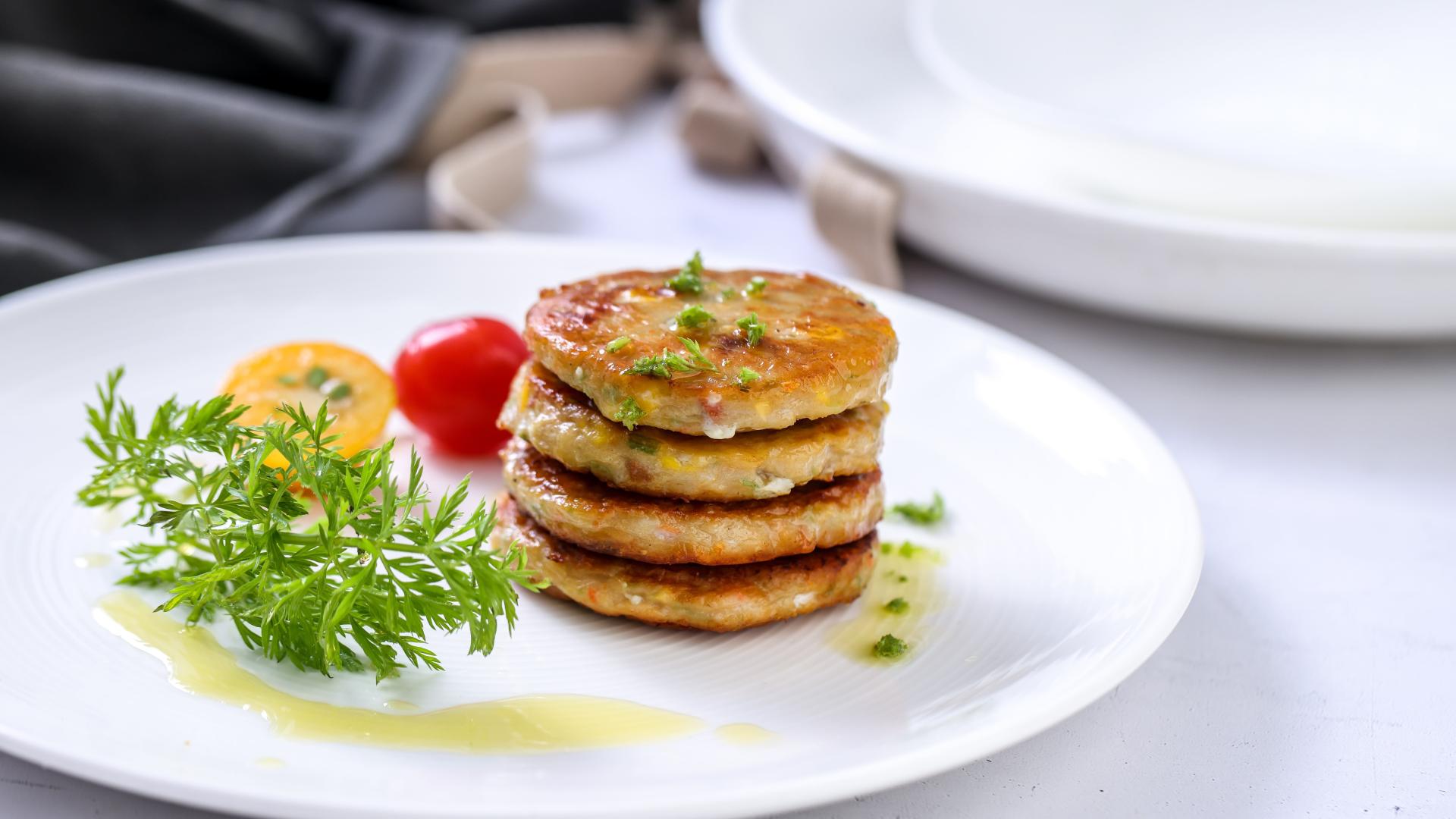 打工人早餐救星！5分钟搞定的三文鱼蔬菜饼