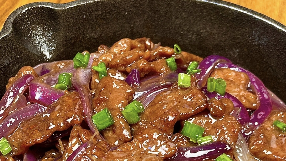 黑椒洋葱炒牛肉：一口爆汁，家常做法也能做出美味