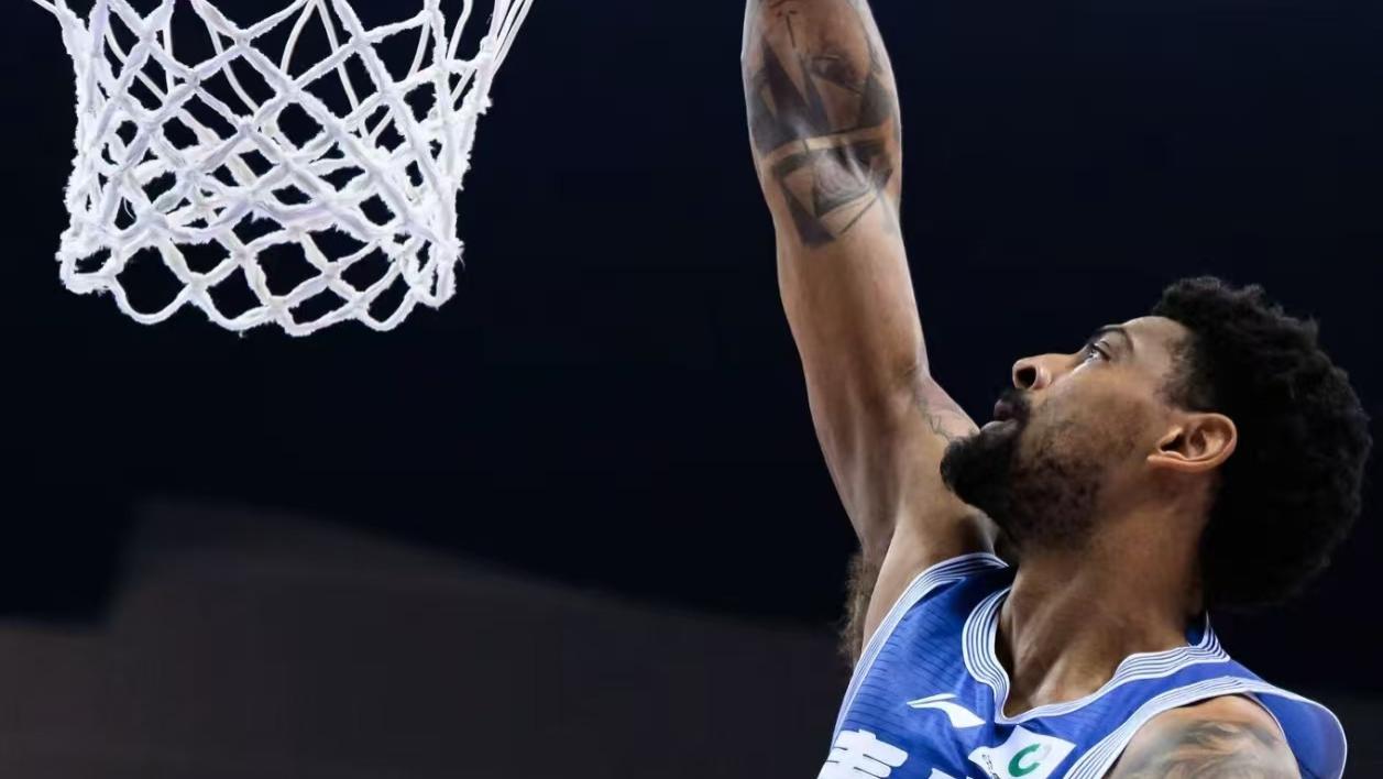 青岛双加时险胜辽宁，米奇30+22+6全能战士，辽宁错失三加时机会