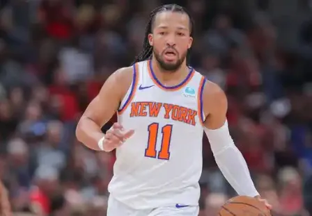 NBA常规赛尼克斯客场对阵老鹰的比赛已经结束。全场战罢，尼克斯以108-105战