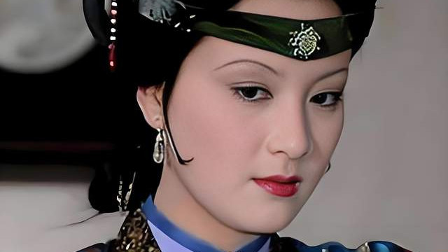 “凤丫头”三个字，暴露了薛宝钗对王熙凤的真实态度