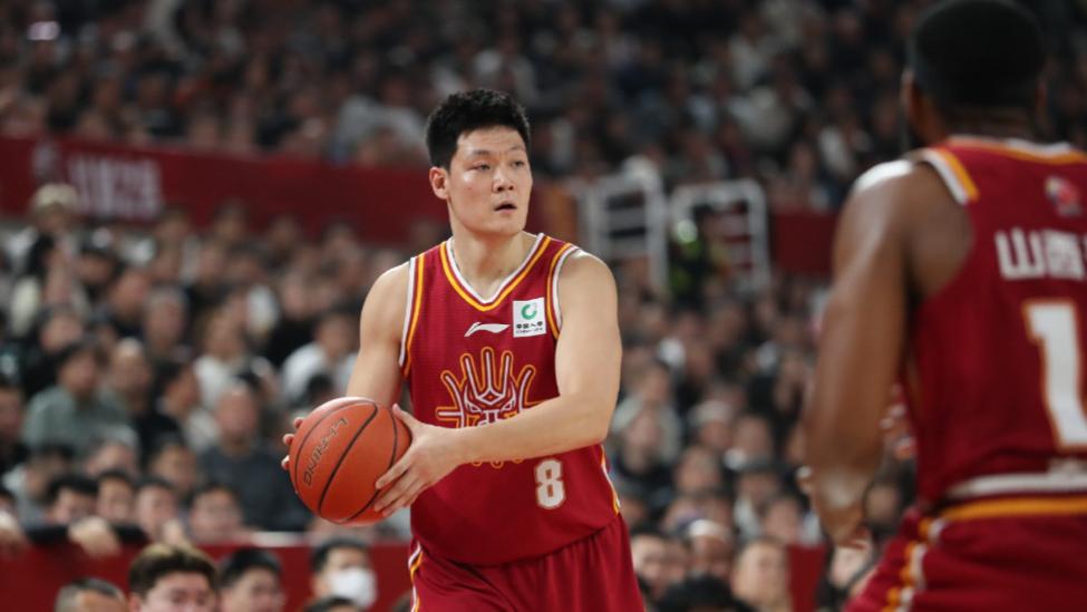 32分碾压上赛季第二！一夜刷新2项纪录，媒体人：夺冠大热已呼之欲出