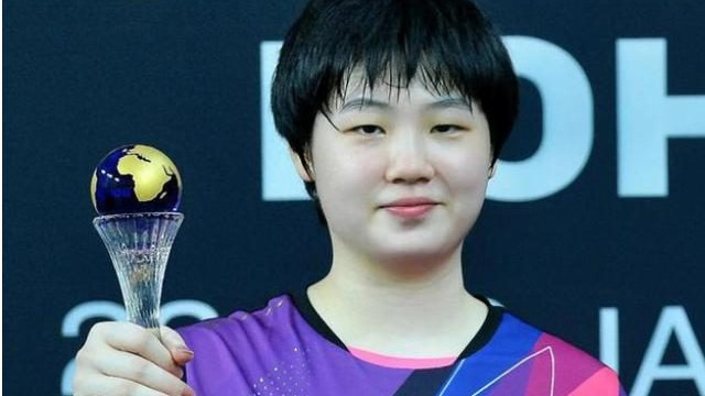 名嘴：不要拿蒯曼和孙颖莎比 她得先横扫外协+击败王曼昱拿到世界第2