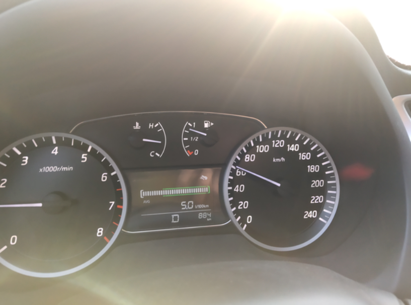 轩逸经典油耗突降
今天早上发车的时候，油耗表还显示7.8L/百公里，不到几公里就