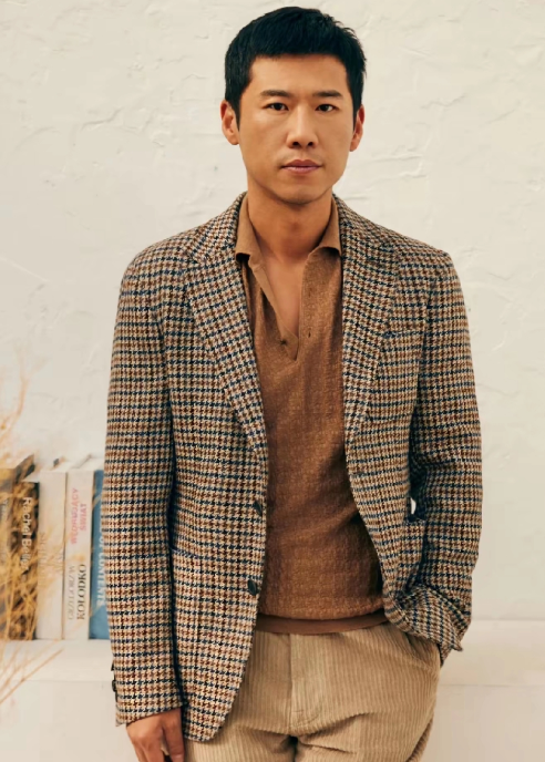 王骁完美传承了这份认真
他演程恳，就刻意控食少睡，熬出眼窝凹陷、身形佝偻的样子；