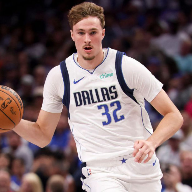 我觉得基德让弗拉格打持球，练控卫是绝对正确的
即便你是个前锋球员，但你没持球能力