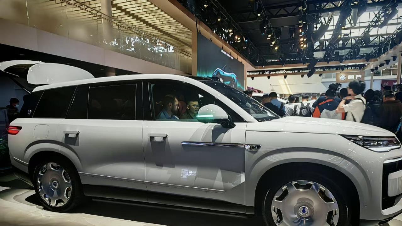 2026北京车展｜满场目光皆归于它！腾势N9闪充版终结旗舰SUV补能焦虑