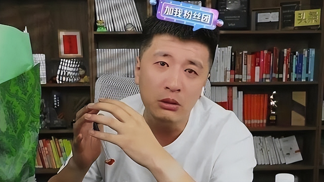 张雪峰成名后不忘本，自己寒门逆袭，不忘资助寒门，对自己员工好，给寒门学子用犀利直