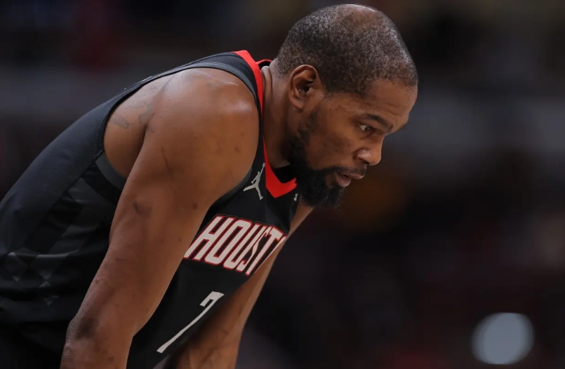 “恭喜”火箭队创造历史，对阵森林狼的这场焦点卡位战太有戏剧性了！加时赛火箭队先打