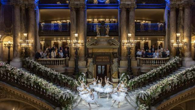 腾势D9巴黎歌剧院上市！强势登陆欧洲，全球化战略全新里程碑