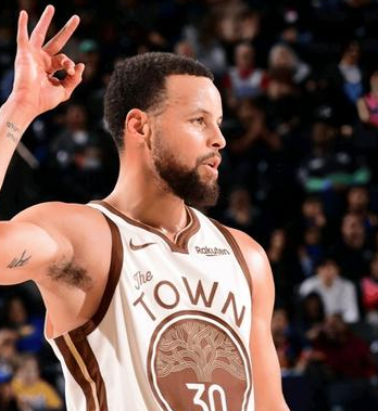 库里大概率无缘本赛季任何奖项评选。据勇士主教练科尔透露，库里将继续缺席勇士对阵凯