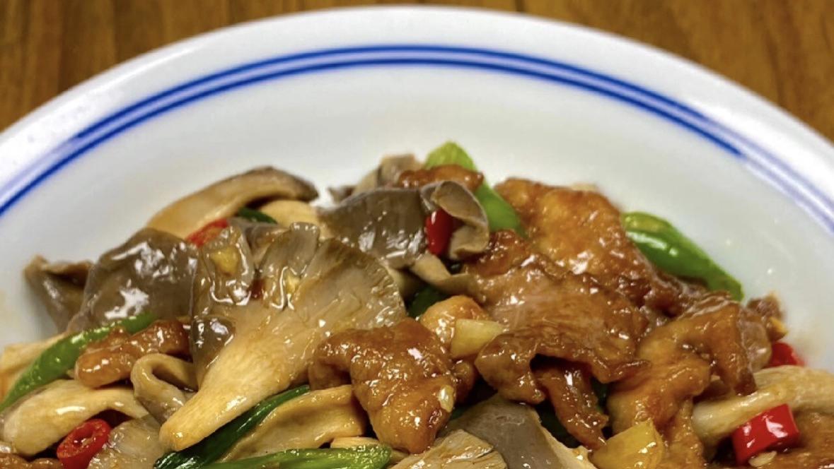 这平菇炒肉片也太绝了吧？难怪我家米饭总是不够吃！