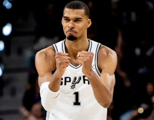 NBA季后赛，马刺115-108战胜森林狼.
目前马刺大比分2-1领先森林狼。