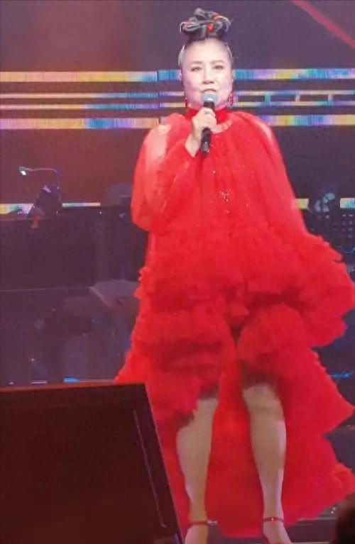 汪明荃78岁演唱会引发争议 舆论反转背后的故事