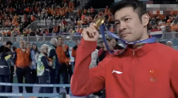 “宁忠岩 圆月弯刀斩落紫微星”是2026年米兰冬奥会速度滑冰男子1500米决赛的