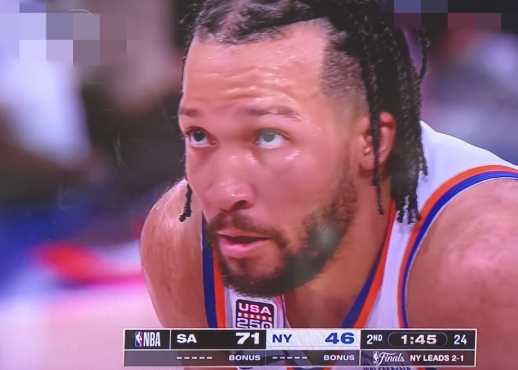尼克斯的当家球星布伦森简直让人琢磨不透！在NBA总决赛尼克斯vs马刺的G4上半场