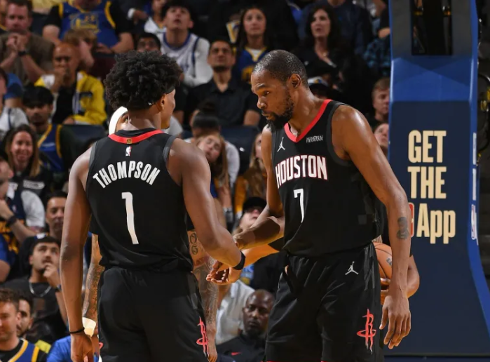 NBA官方晒出一组数据统计与球迷分享：
上赛季火箭打出了强悍的防守表现……
场均