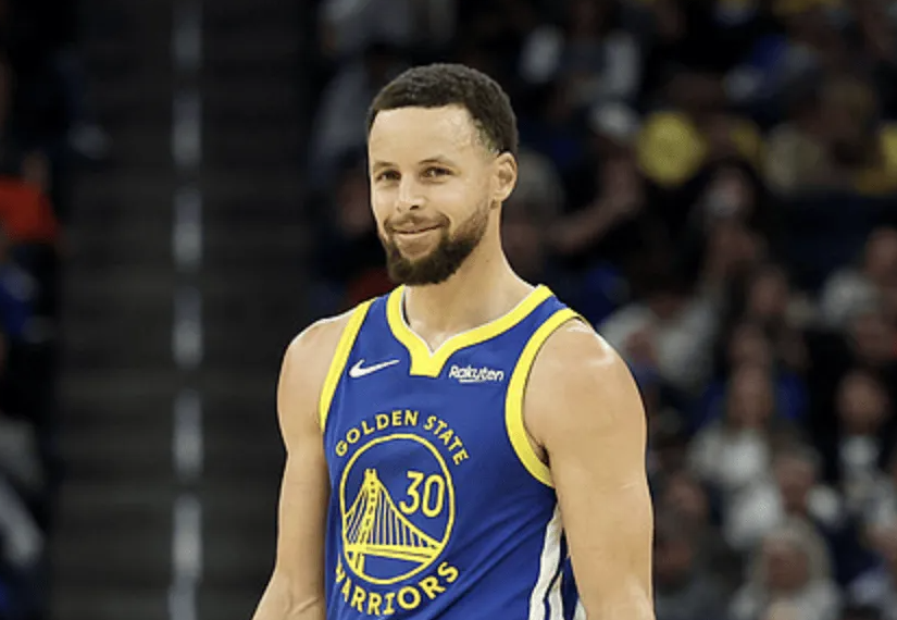 NBA常规赛，勇士126-113战胜尼克斯。
全场比赛，库里出战33分钟，17中