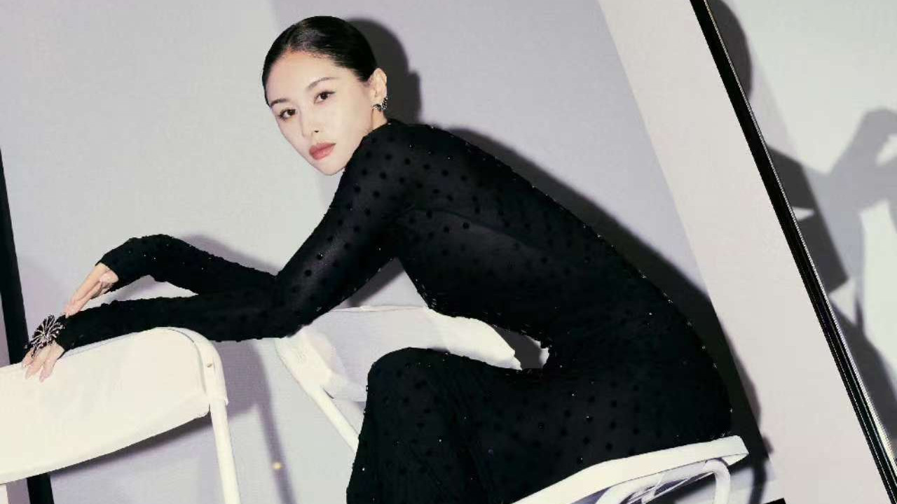 镜前定格每一帧都迷人，王子文身段气质双在线