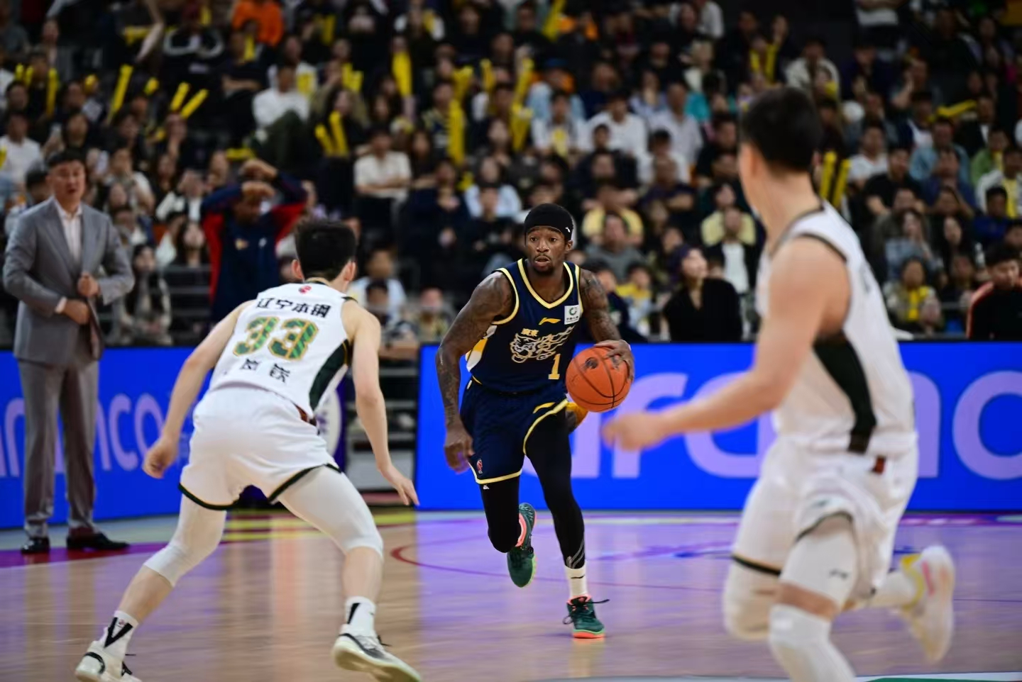 广东全员梦游，三分32投5中，萨姆纳空砍37分，莫兰德一人21板