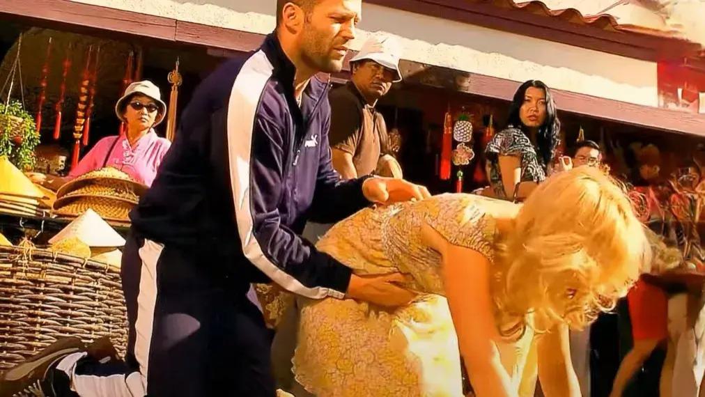 杰森·斯坦森封神名场面：20年过去，这段打戏还是动作片天花板