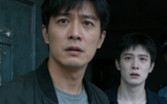 我帮表哥众筹85万救他癌症晚期的母亲，转头却看见他全款提迈巴赫，我偷拍照片传到家族群，直接炸了…