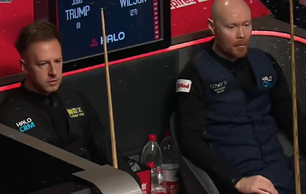 斯诺克世锦赛首轮第4天比赛赛况快报：
特鲁姆普对阵加里威尔逊，加里威尔逊开局先声