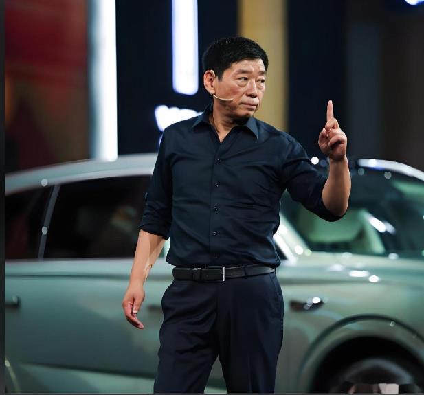 魏建军真是人间清醒，直言坦克 300 要是卖四五十万，恐怕根本没人买。定 20 