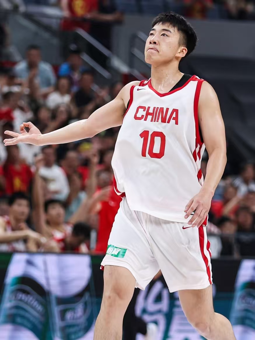 中国男篮锋线集体爆发，王俊杰已成男篮核心，崔永熙状态回暖，徐昕护框值得肯定