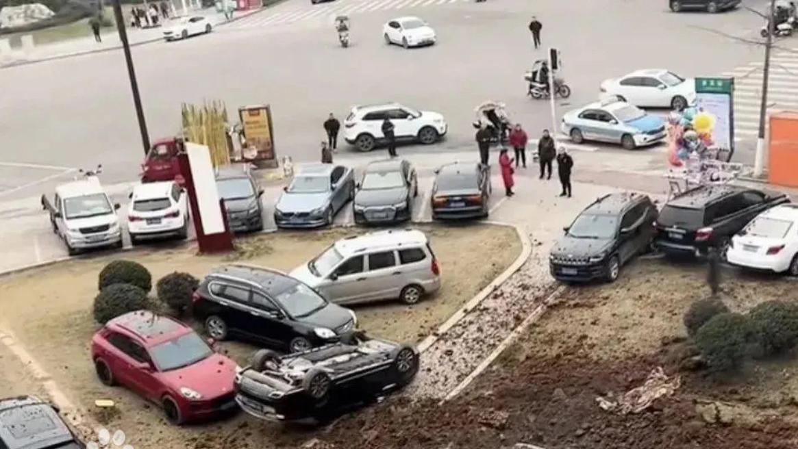 时隔一年！炸了8辆车的熊孩子 资中化粪池炸车事件后续