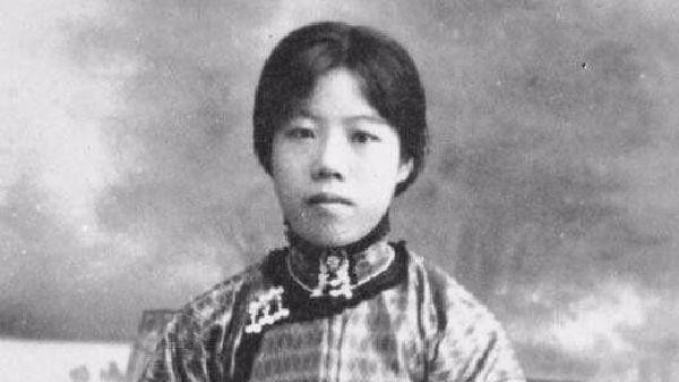 【邓颖超】新中国成立后，仅有两位女性正国级，其中之一是宋庆龄