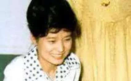 真实的何鸿燊，却并不如世人所见的那般简单，真实的何鸿燊，曾经历过跌宕起伏的人生。