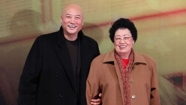 陈丽华离世，迟重瑞与她36年婚姻：外人皆叹亏，他却甘之如饴