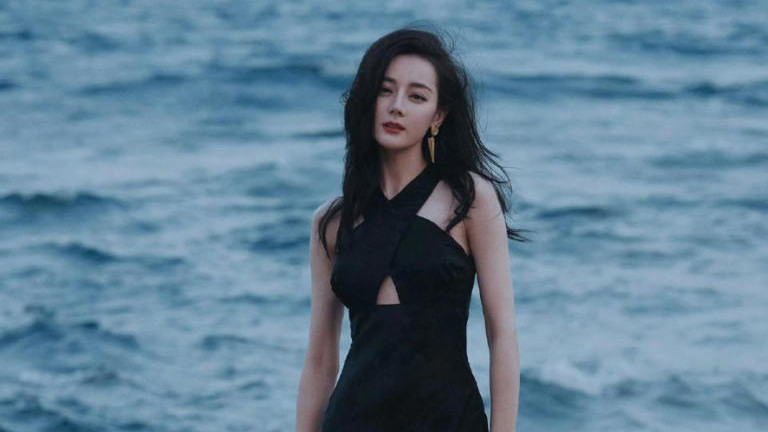 迪丽热巴的黑裙浪漫主义，绝美瞬间