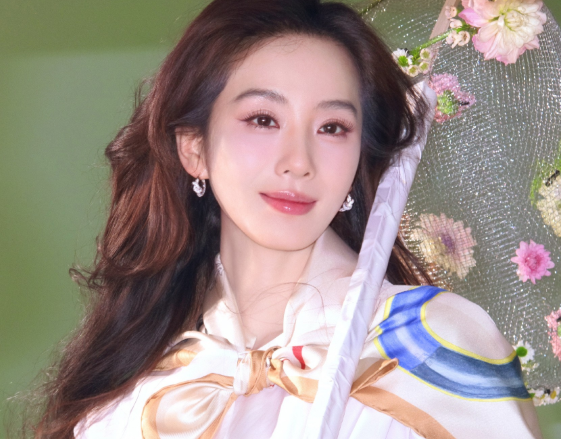 刘诗诗与吴奇隆夫妻俩，引发网友热议。原因是男方的同门马国贤，现身酒宴，受访时聊起