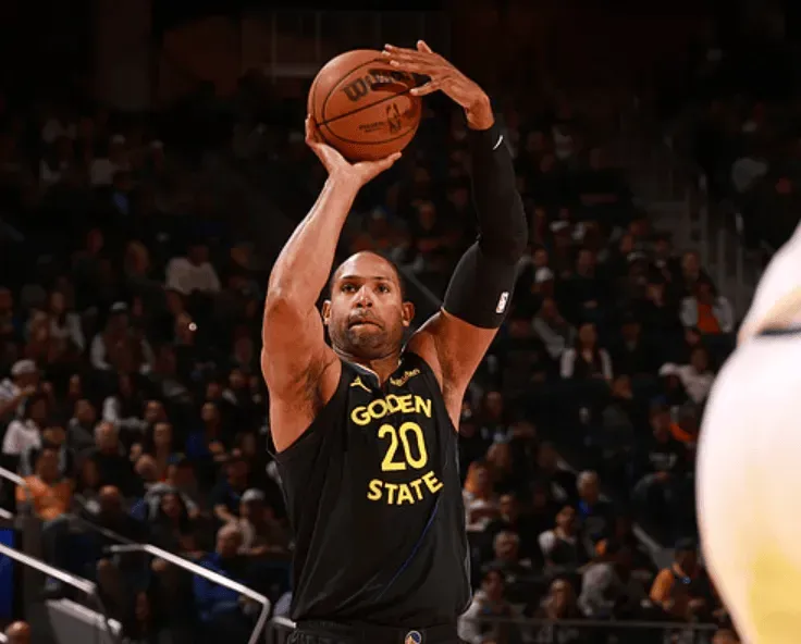 今日常规赛，勇士对阵森林狼。

据报道，勇士内线艾尔-霍福德因为右小腿肌肉拉伤，