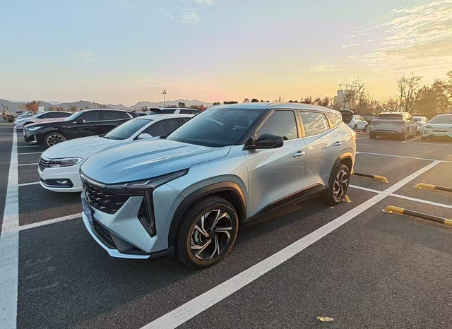 全新博越用车一月实录家用代步真的香
提车至今开了快1500公里，全新博越的日常表