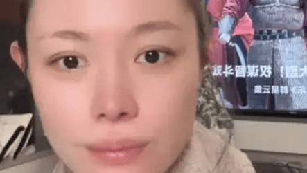 葛荟婕直播曝小苹果1米78 坦言女儿不跟自己联系