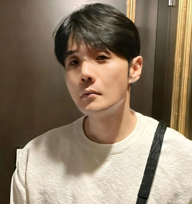 李荣浩突然晒出1200多字长文
这次他完全不客气了，正面硬刚了《小眼睛》抄袭平井