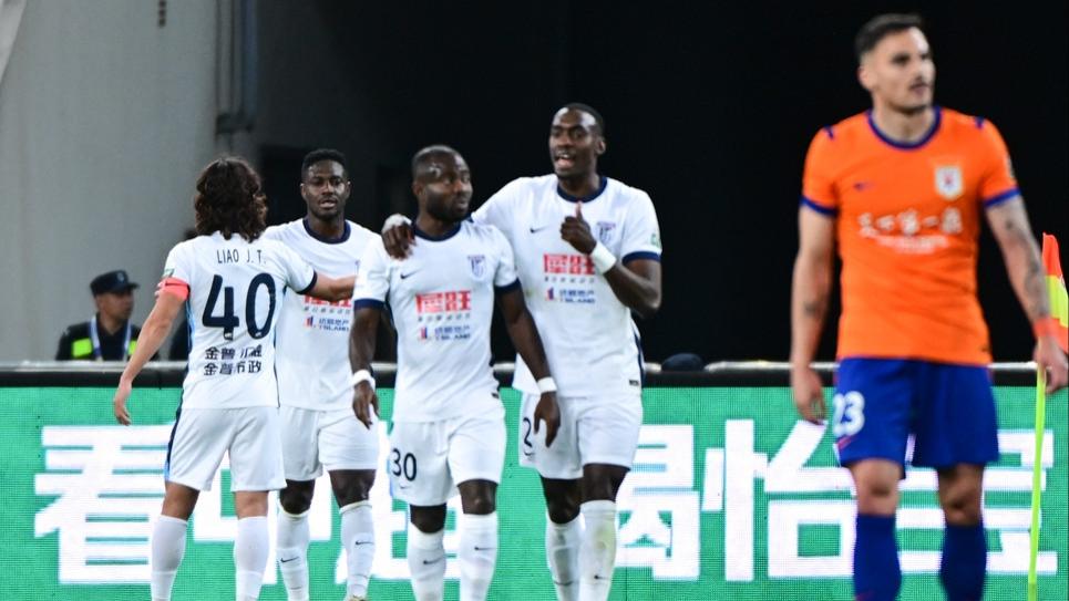 中超：山东泰山1-2大连英博，遭遇2连败，马莱莱梅开二度，瓦科外脚背破门