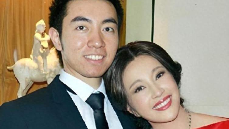 外甥靖然否认盼刘晓庆早死，律师函称已查IP：谣言与我无关