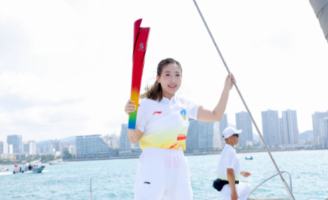  3月30日举行的三亚亚沙会火炬传递，乒乓球奥运冠军刘诗雯参与火炬传递。 ​​​