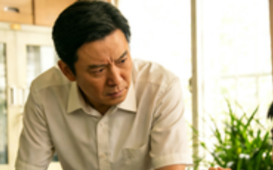 机构重组名单公布，混日子的科长正得意，边西省委书记推门而入：把常年下乡的干部找来提拔，今天只看实绩…