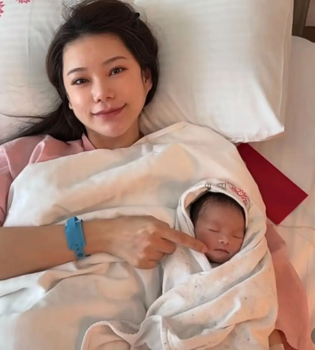 马筱梅官宣得子晒儿子正脸照 孩子五官像极爸爸汪小菲