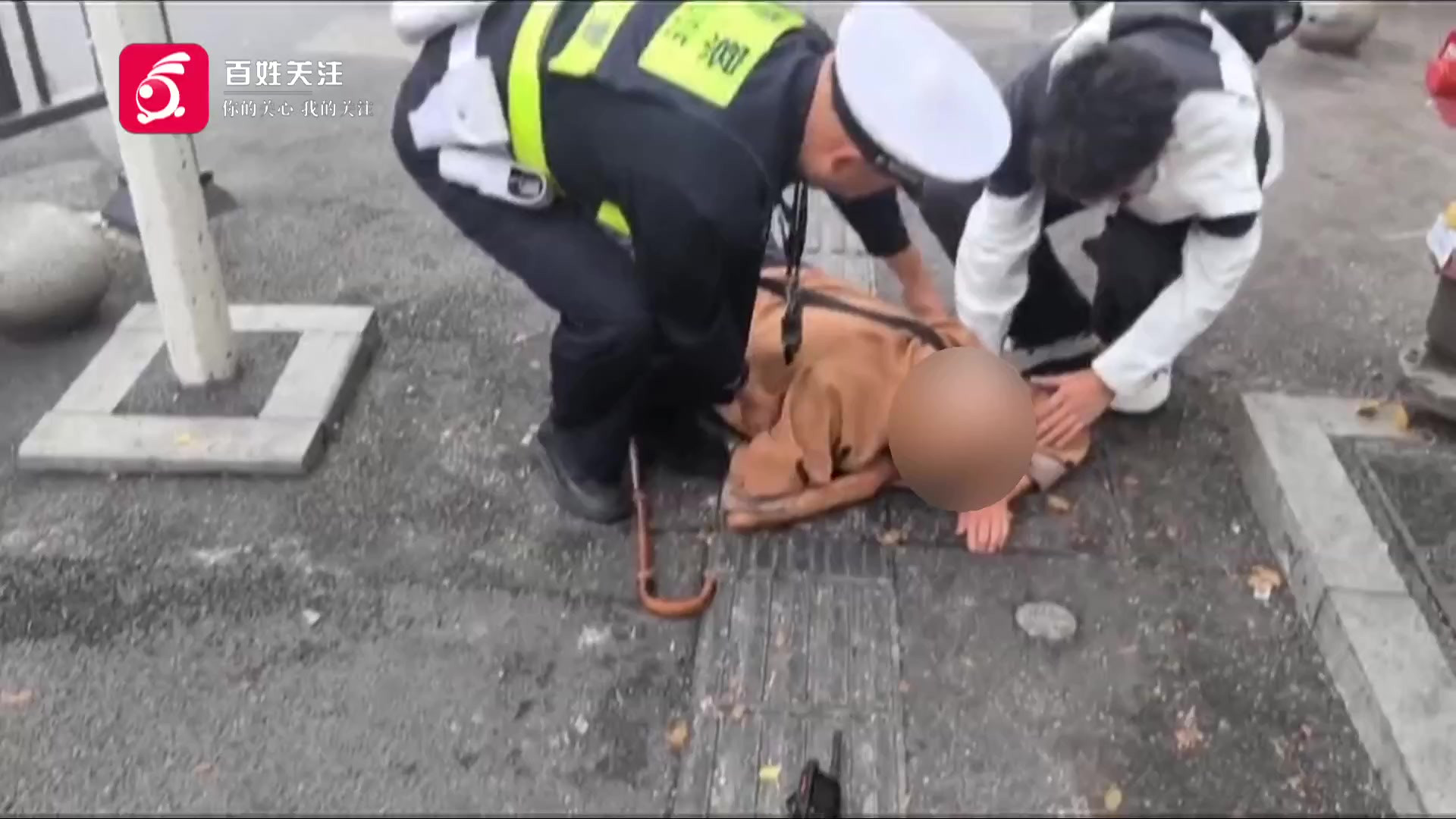 暖心！贵阳晚高峰街头一老人脸着地摔倒，民警路人合力救助