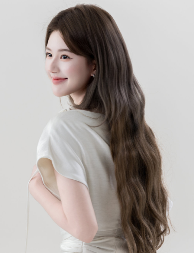 露思的苹果肌太饱满，偶尔会显得脸颊鼓