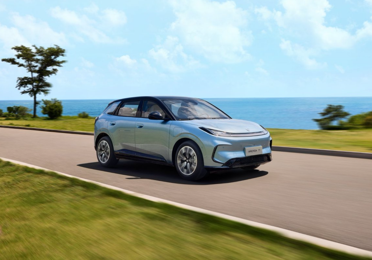 预算8万选纯电SUV 极狐T1与零跑A10诚意对比