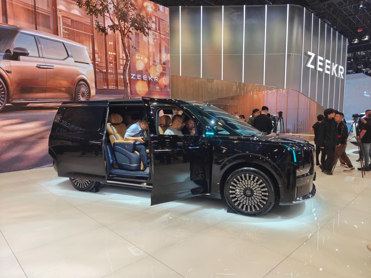 逛北京车展的朋友，别错过极氪那个展台！